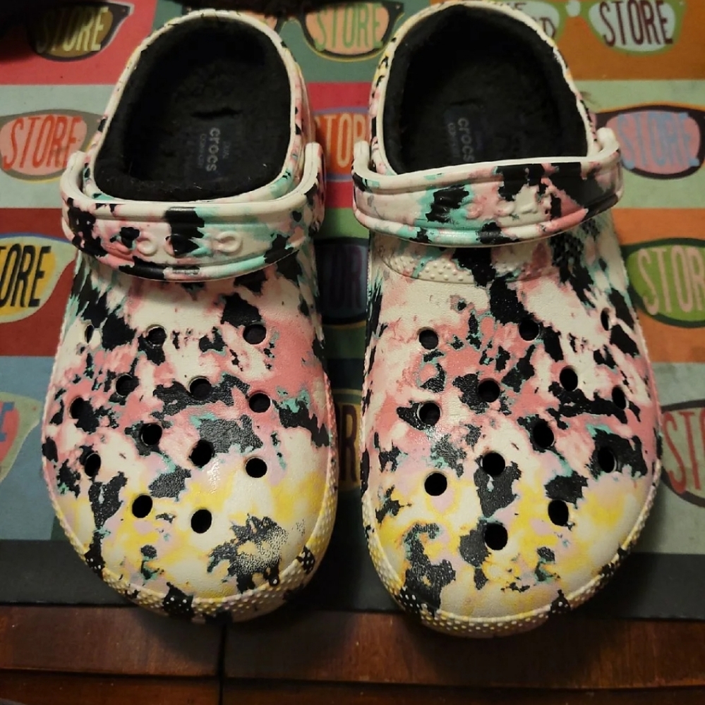 Crocs size 7